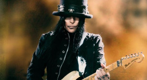 Mick mars Spinal Injury Treatment and Recovery